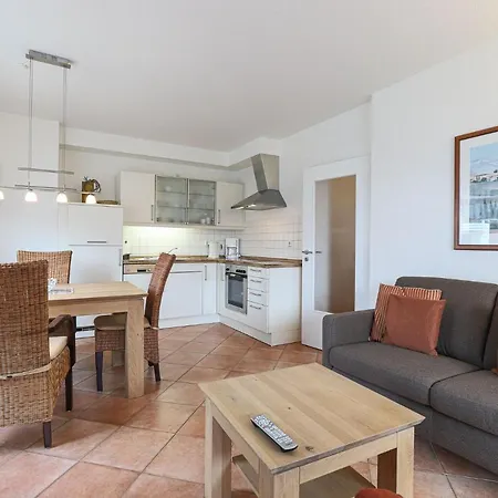 Strandburg, 7 *