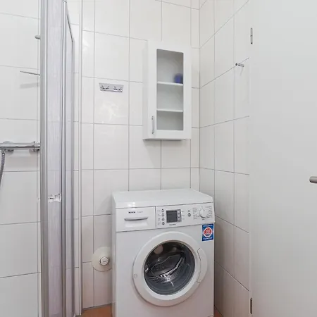Strandburg, 7 *